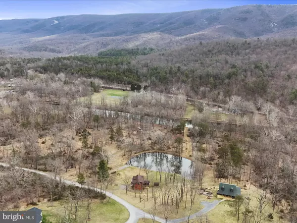 1467 CONSTANT RUN RD, Great Cacapon, WV 25422