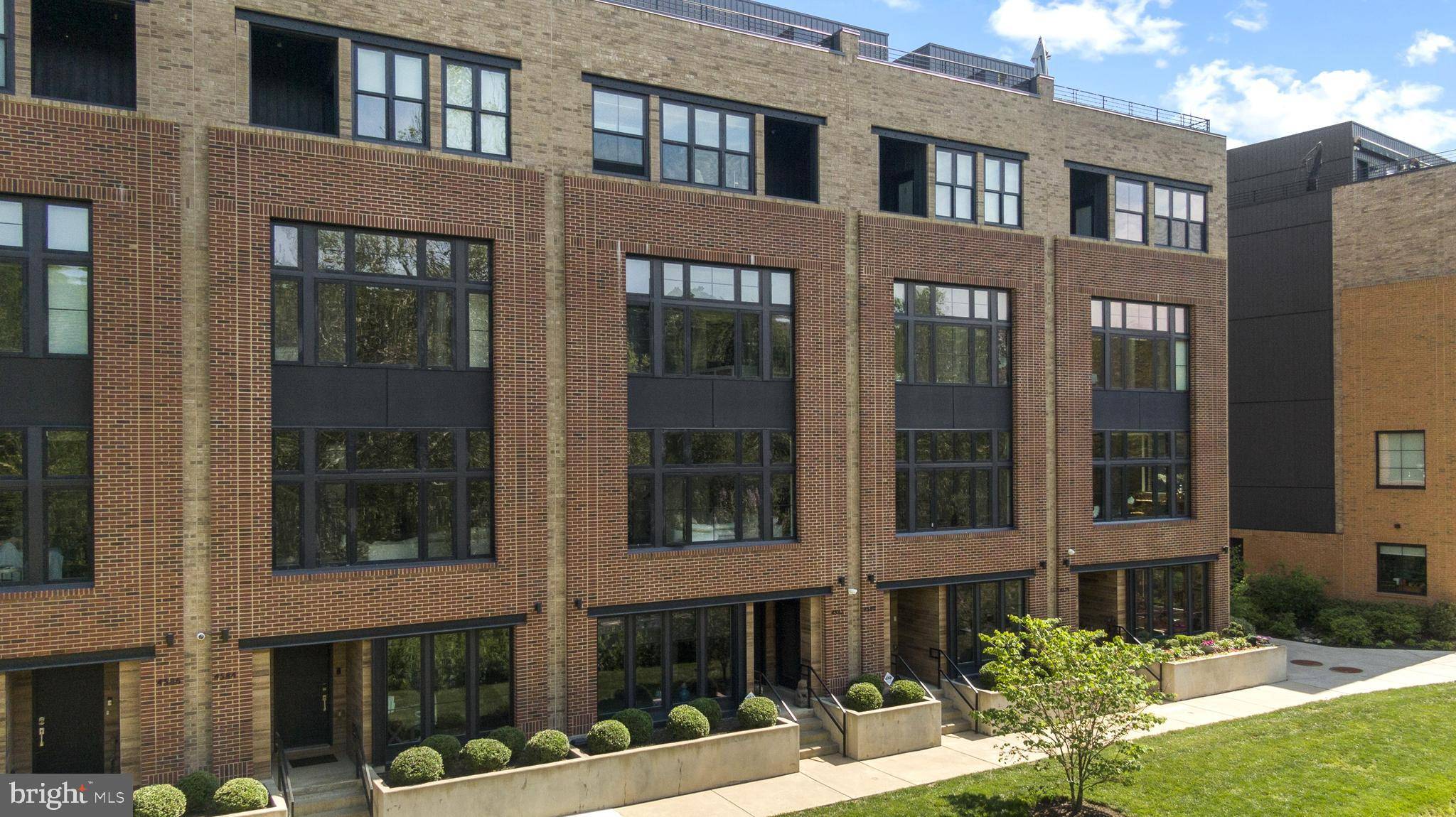 Philadelphia, PA 19127,4582 RIVERSIDE WAY