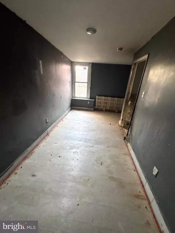 Philadelphia, PA 19131,4916 KERSHAW ST