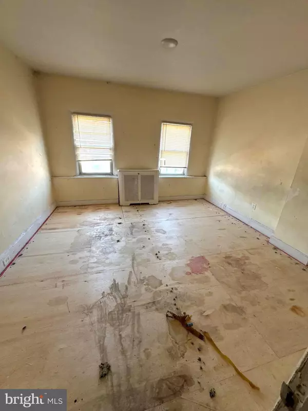 Philadelphia, PA 19131,4916 KERSHAW ST