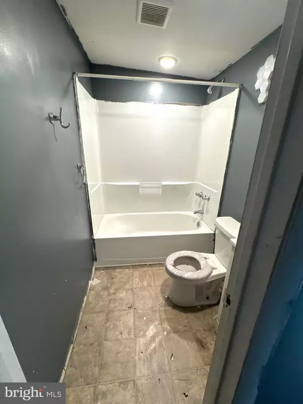 Philadelphia, PA 19131,4916 KERSHAW ST