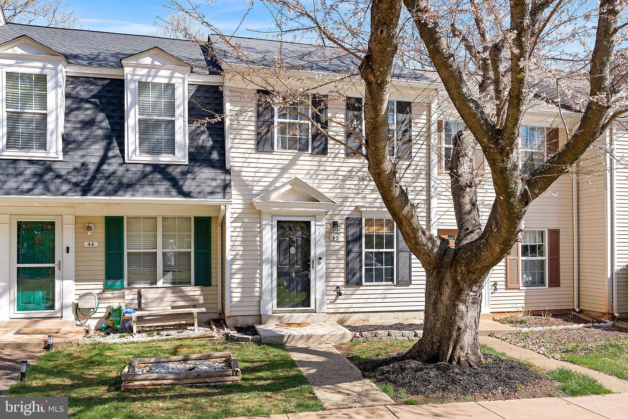 42 PALMER CT, Sterling, VA 20165