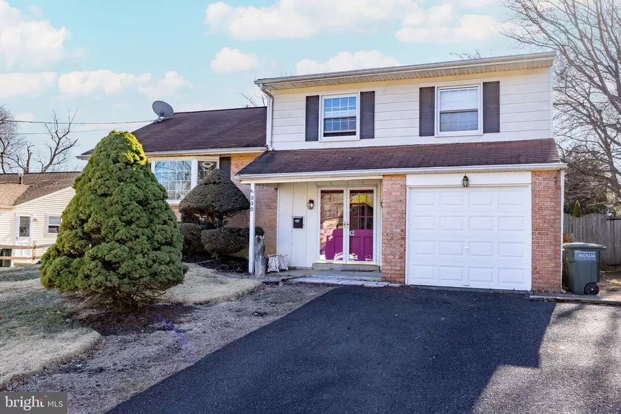 330 HOGELAND RD, Southampton, PA 18966