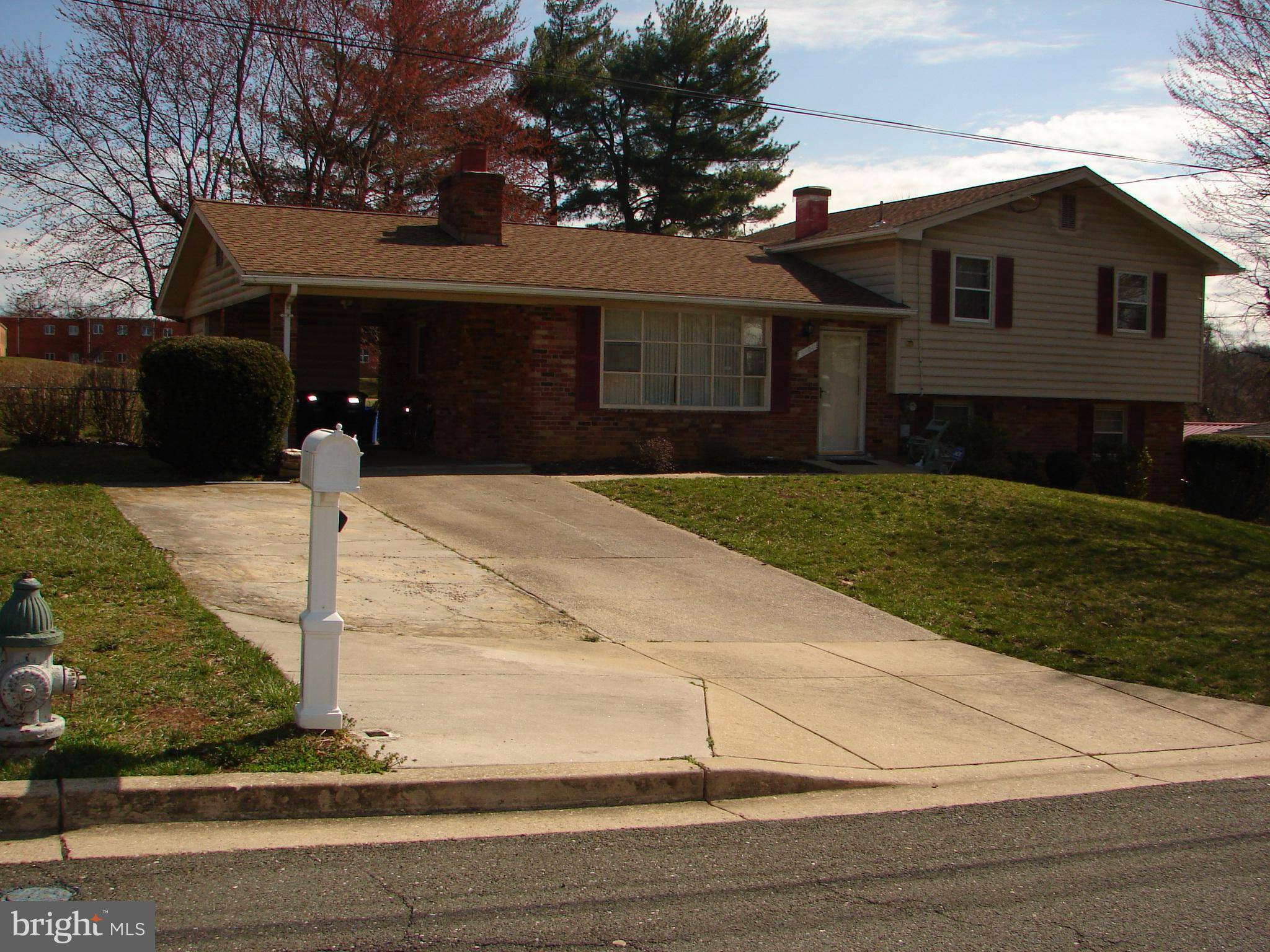 Temple Hills, MD 20748,6404 SUMMERHILL RD