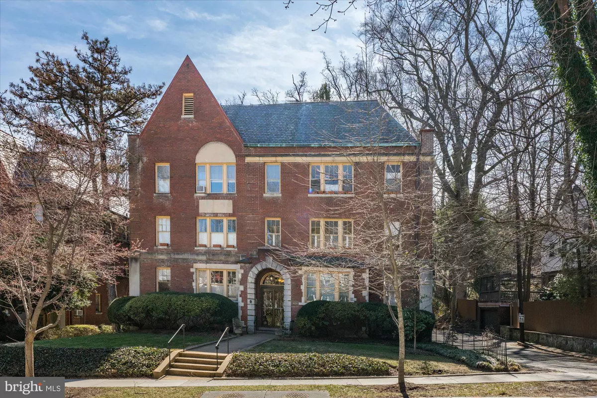 Washington, DC 20008,3028 PORTER ST NW #204