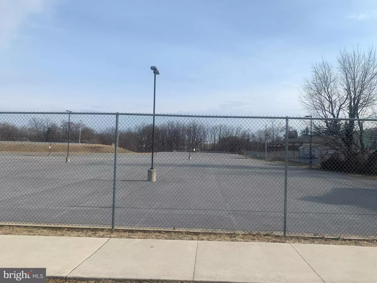 Shippensburg, PA 17257,273-275 N QUEEN ST