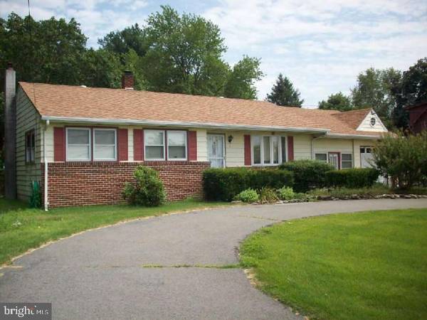 15 VINCENTOWN RD, Pemberton, NJ 08068