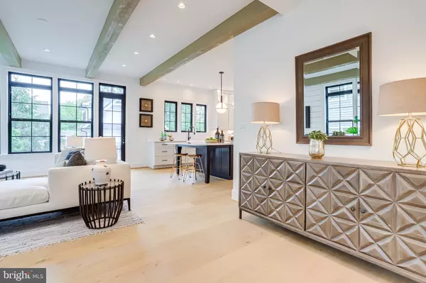 Arlington, VA 22205,1933 N VAN BUREN ST