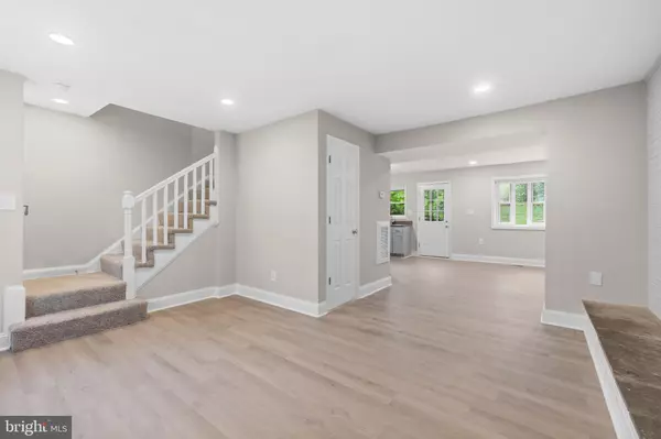 Washington, DC 20032,521 FOXHALL PL SE