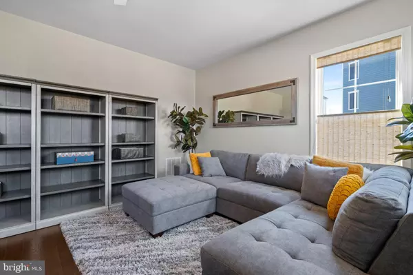 Dumfries, VA 22026,2084 ALDER LN