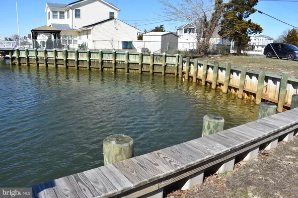 Little Egg Harbor Twp, NJ 08087,984 RADIO RD