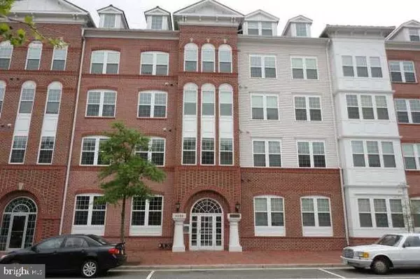 4950 BRENMAN PARK DR #202, Alexandria, VA 22304