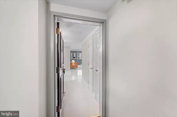 Alexandria, VA 22304,6101 EDSALL RD #1402