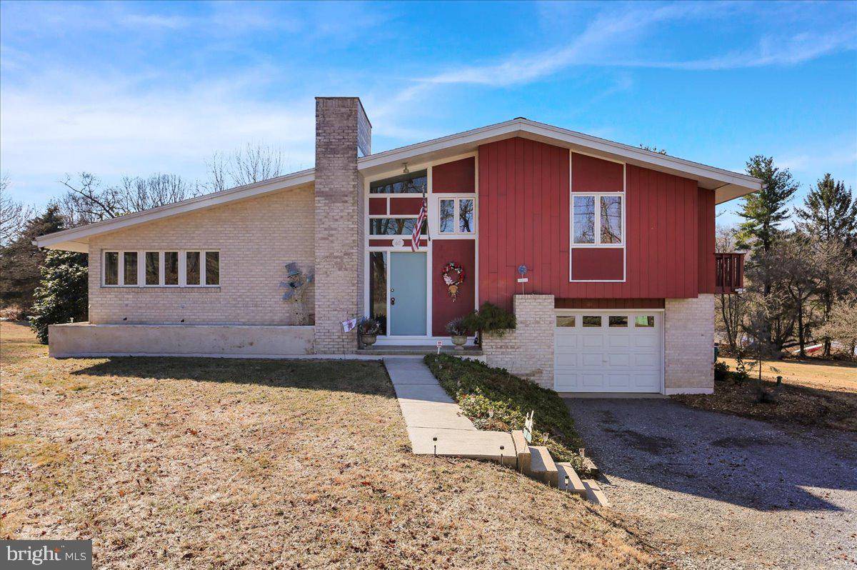 60 HIDDEN VALLEY RD, Mertztown, PA 19539