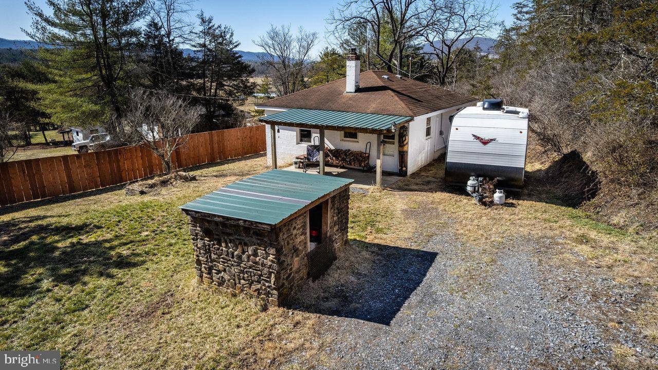 2077 DEERFIELD VALLEY RD, West Augusta, VA 24485