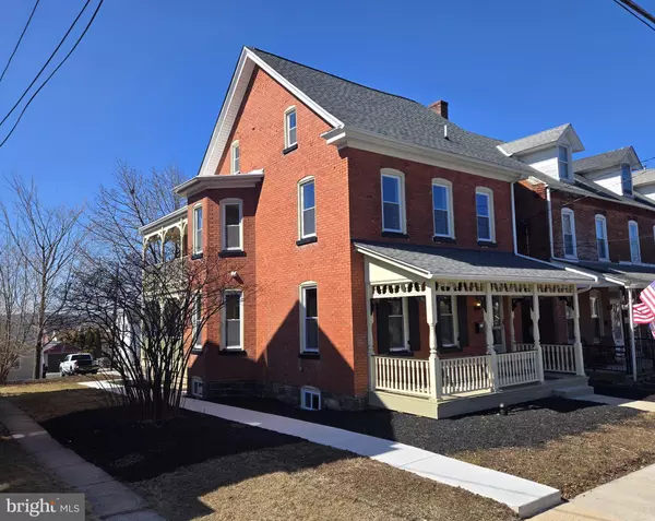 206 JEFFERSON ST, East Greenville, PA 18041