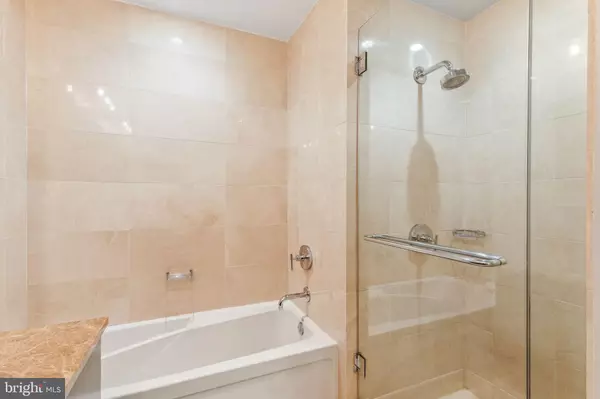 Philadelphia, PA 19102,1425 LOCUST ST #17C