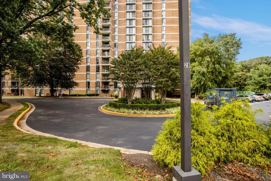 2311 PIMMIT DR #1209, Falls Church, VA 22043