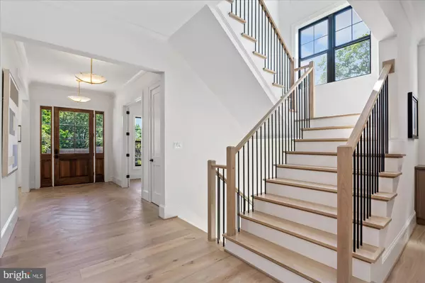 Arlington, VA 22207,4911 37TH ST N