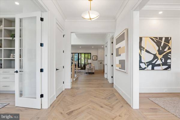 Arlington, VA 22207,4911 37TH ST N