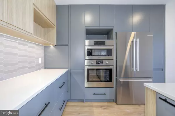 Falls Church, VA 22046,255 W. FALLS STATION BLVD #311