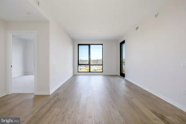 Falls Church, VA 22046,255 W. FALLS STATION BLVD #311