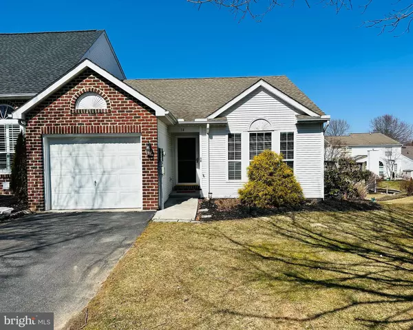 14 RIDGEWAY DR, Carlisle, PA 17015