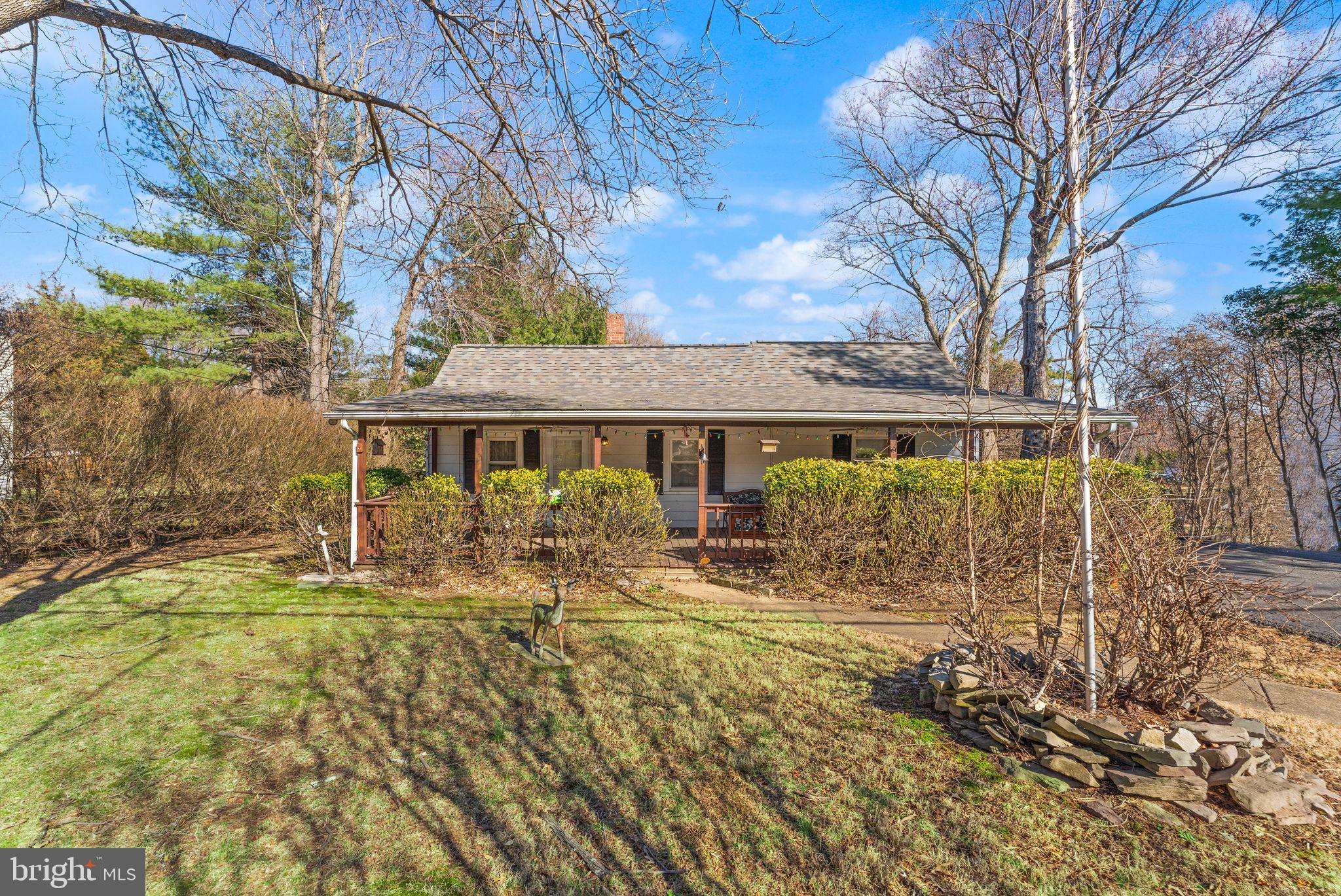 927 UTTERBACK STORE RD, Great Falls, VA 22066