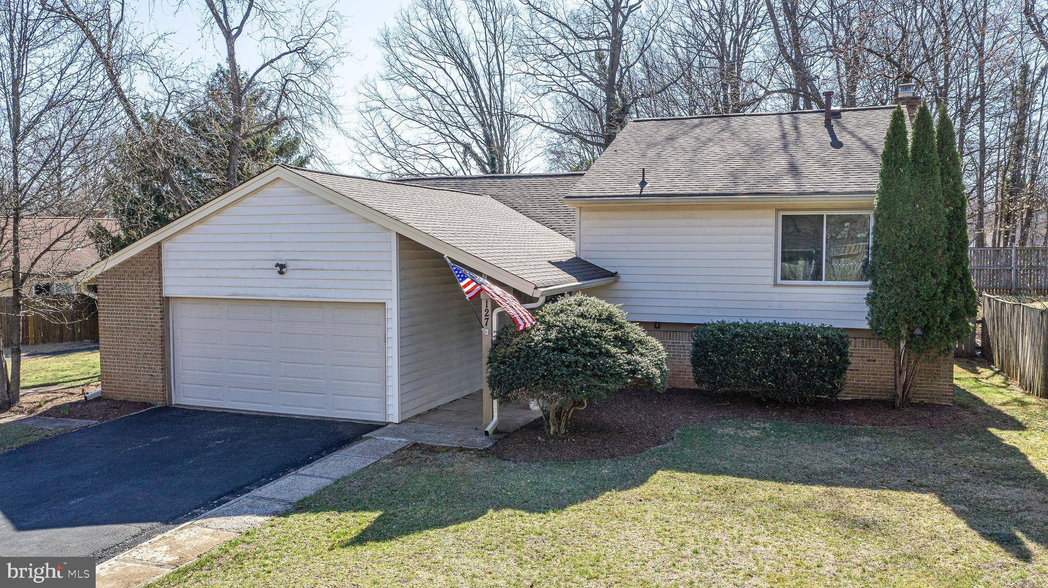 127 HILLSDALE DR, Sterling, VA 20164