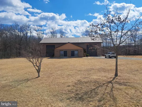 114 FARMHOUSE DR, Greentown, PA 18426