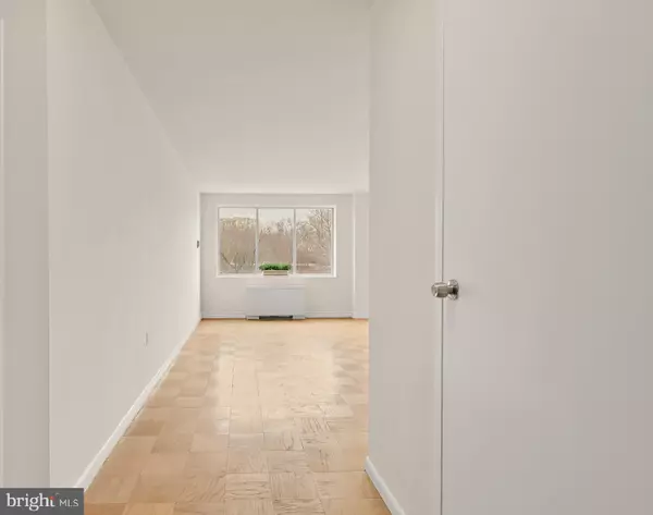 Rockville, MD 20852,10201 GROSVENOR PL #318