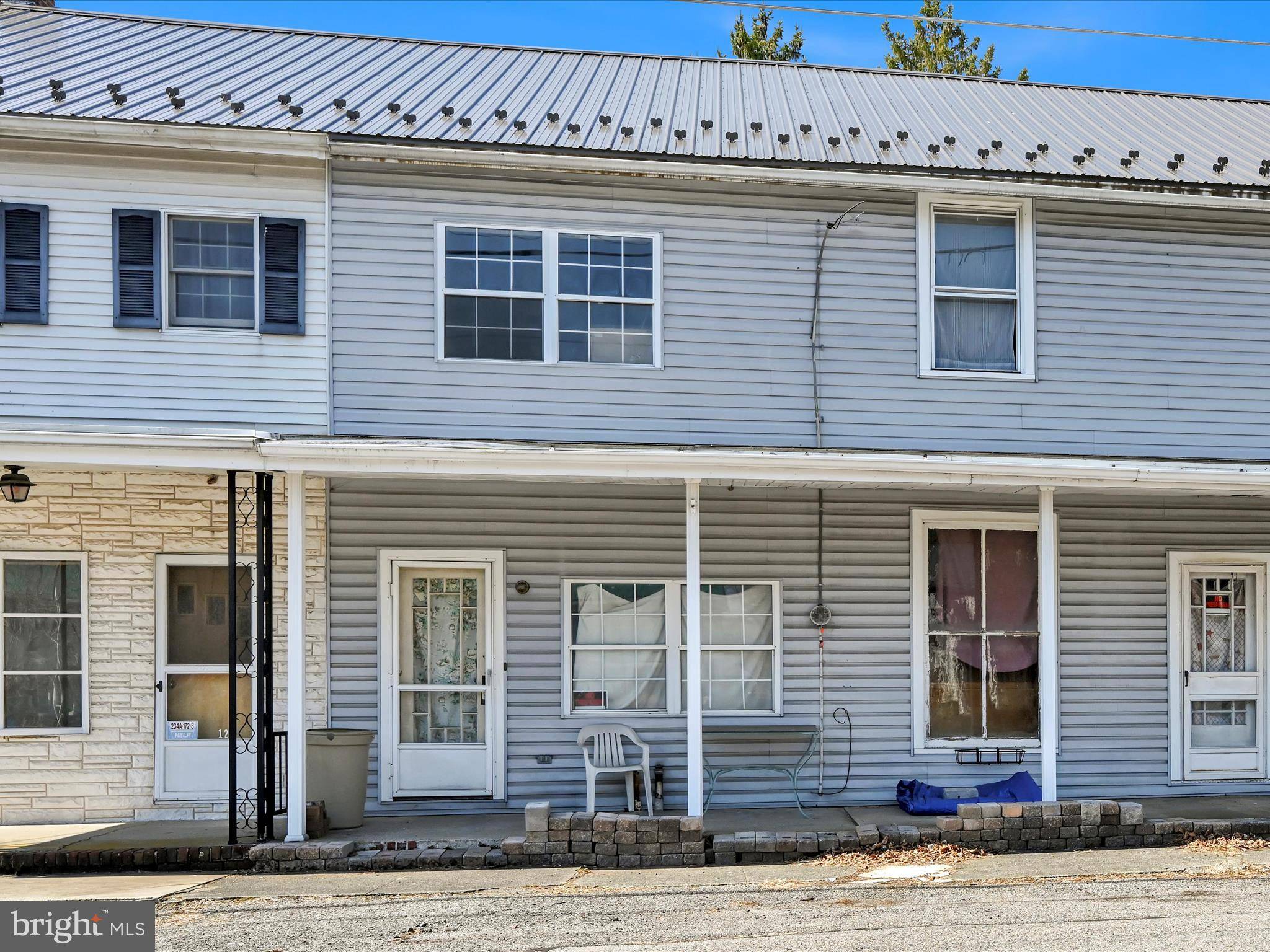 10 S RAILROAD ST, New Ringgold, PA 17960