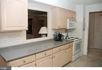 Ewing, NJ 08628,860 LOWER FERRY RD #4P