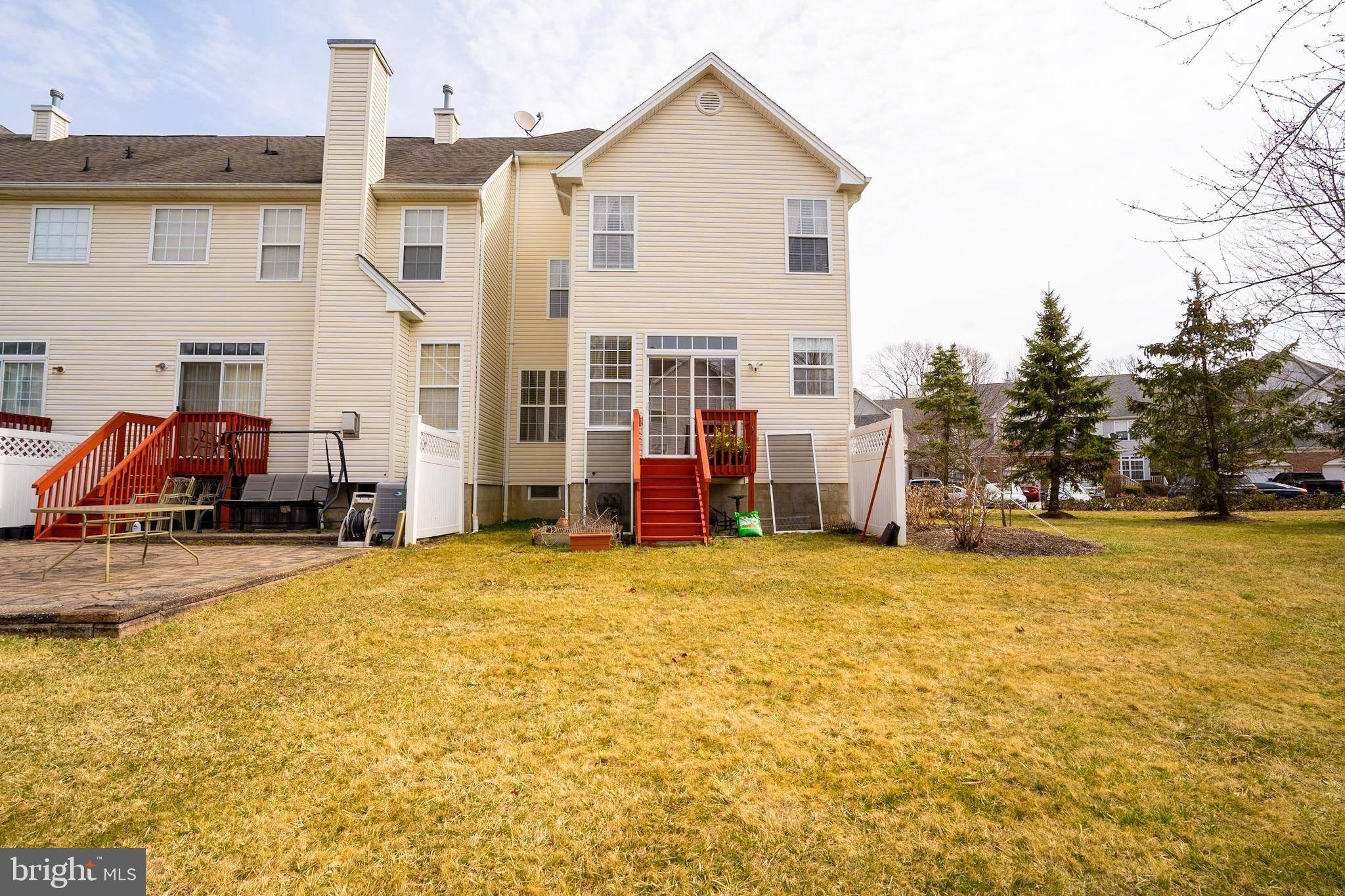 Hightstown, NJ 08520,35 FROST LN
