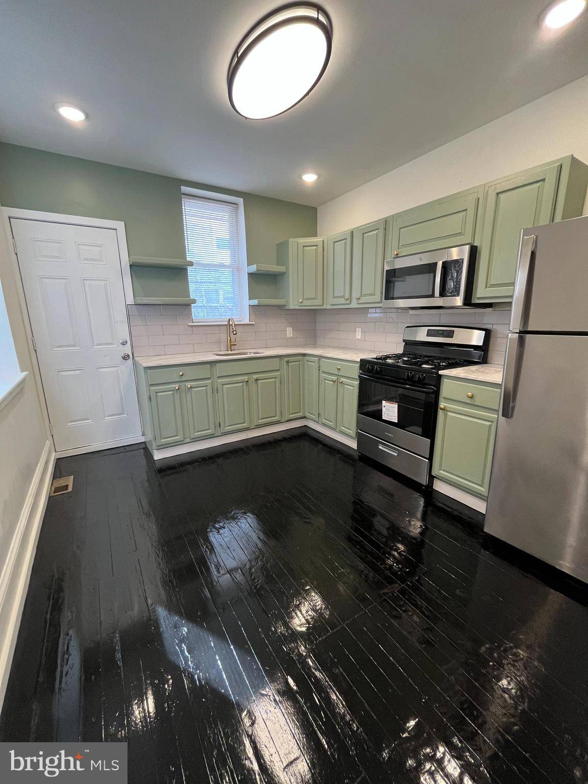 Philadelphia, PA 19143,5852 OSAGE AVE