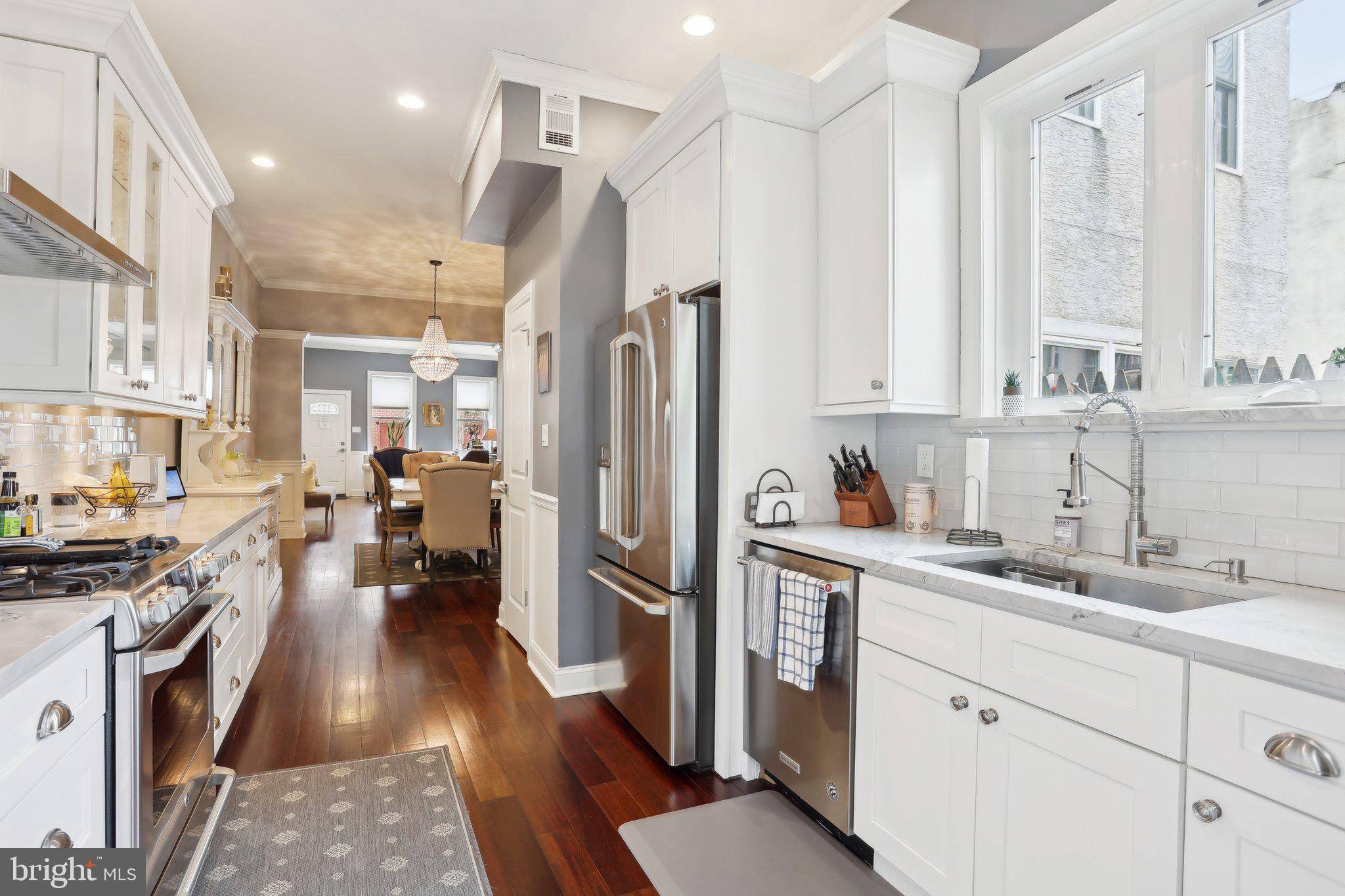 945 S 3RD ST, Philadelphia, PA 19147