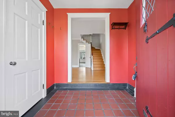 Baltimore, MD 21210,402 WOODLAWN RD