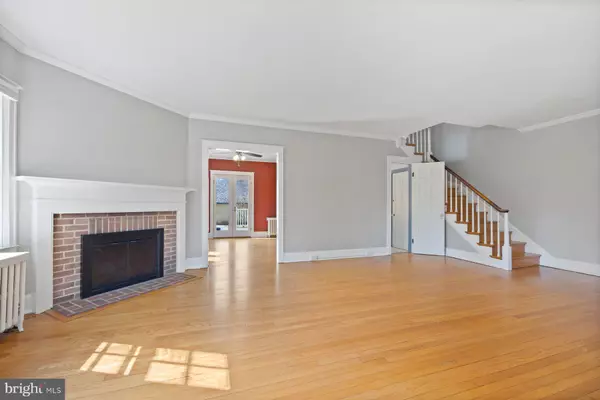 Baltimore, MD 21210,402 WOODLAWN RD