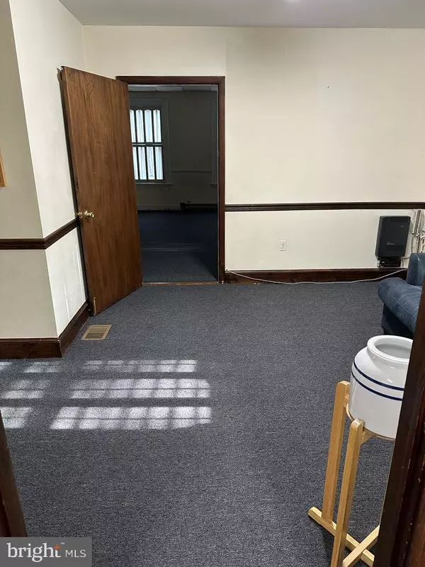 Rockville, MD 20850,15 W MONTGOMERY AVE