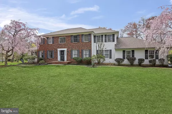 12 WOODLAND CT, Princeton Junction, NJ 08550