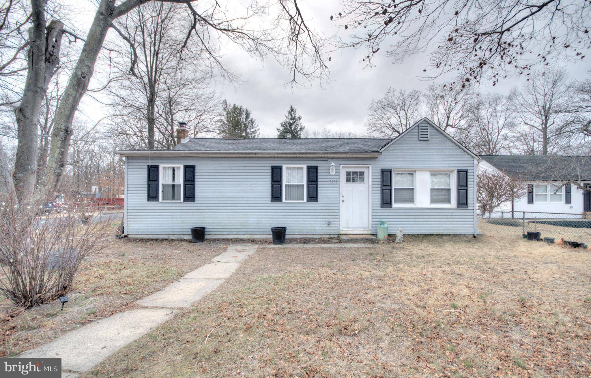 2121 LAKESIDE DR, Williamstown, NJ 08094