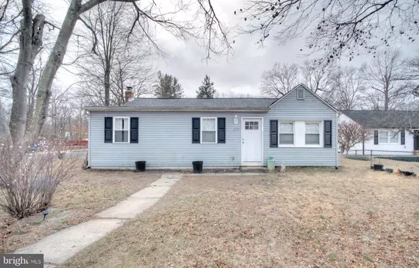 2121 LAKESIDE DR, Williamstown, NJ 08094