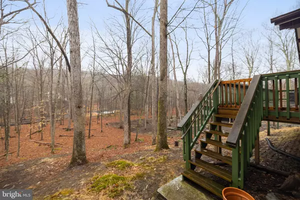 Bushkill, PA 18324,5814 DECKER RD