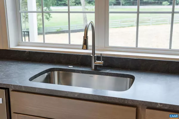 Charlottesville, VA 22911,3 LONICERA WAY