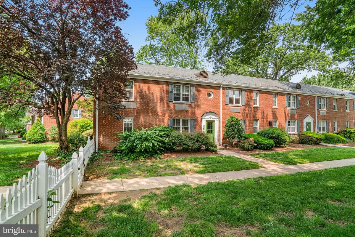 Alexandria, VA 22305,2 AUBURN CT #A