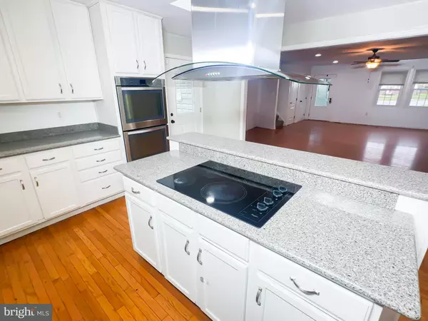 Waldorf, MD 20601,2204 HOLLY OAK CT