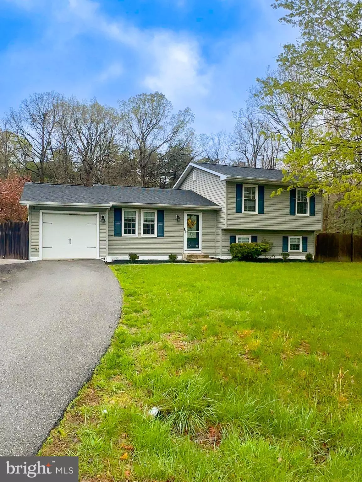 Waldorf, MD 20601,2204 HOLLY OAK CT