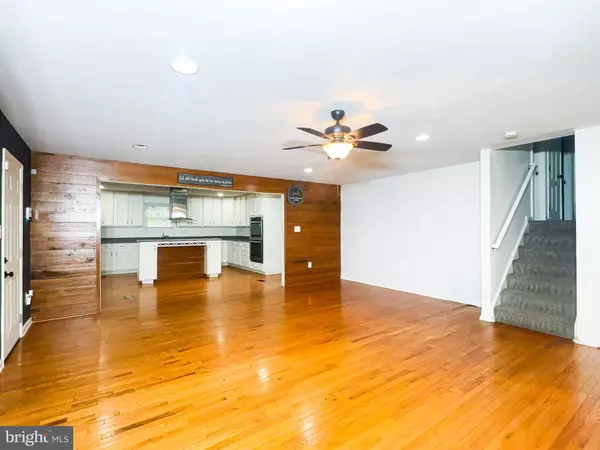 Waldorf, MD 20601,2204 HOLLY OAK CT