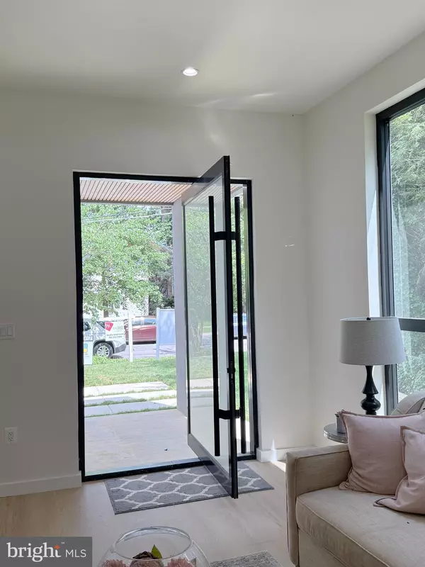 Bethesda, MD 20817,8908 MOHAWK LN