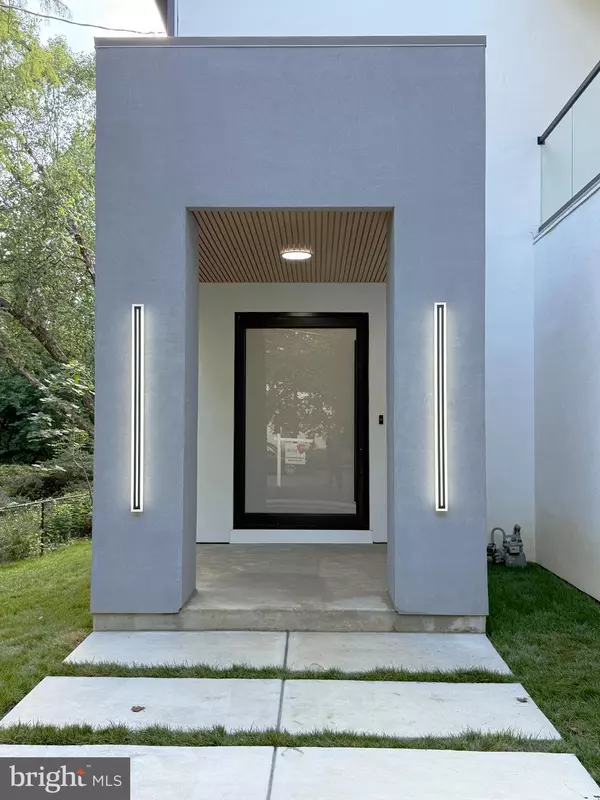 Bethesda, MD 20817,8908 MOHAWK LN